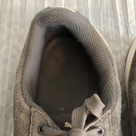 PUMA gray white low top size 9 suede tie up sneakers - Picture 7 of 10